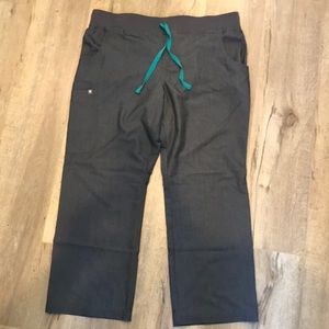 Gently used kade cargo scrub pants short graphite